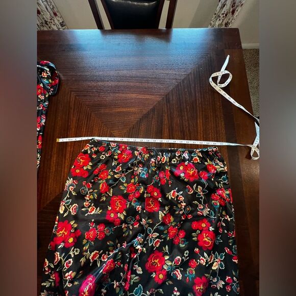 Cabernet Sleepwear | Silky Black Floral Feminine 2 pc. Pajama Set | Size XL - Picture 13 of 16